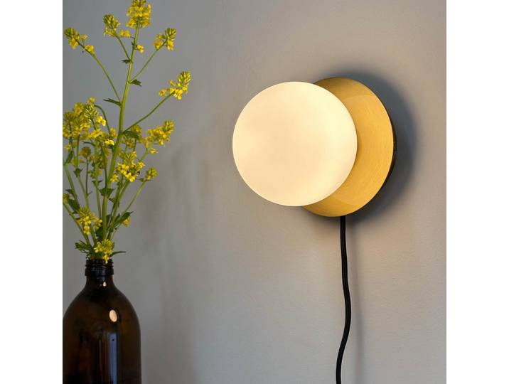 Sia Wandleuchte Opal/Brass - DybergLarsen Dyberg Larsen - Wohnzimmer - Design - Metall - Rund