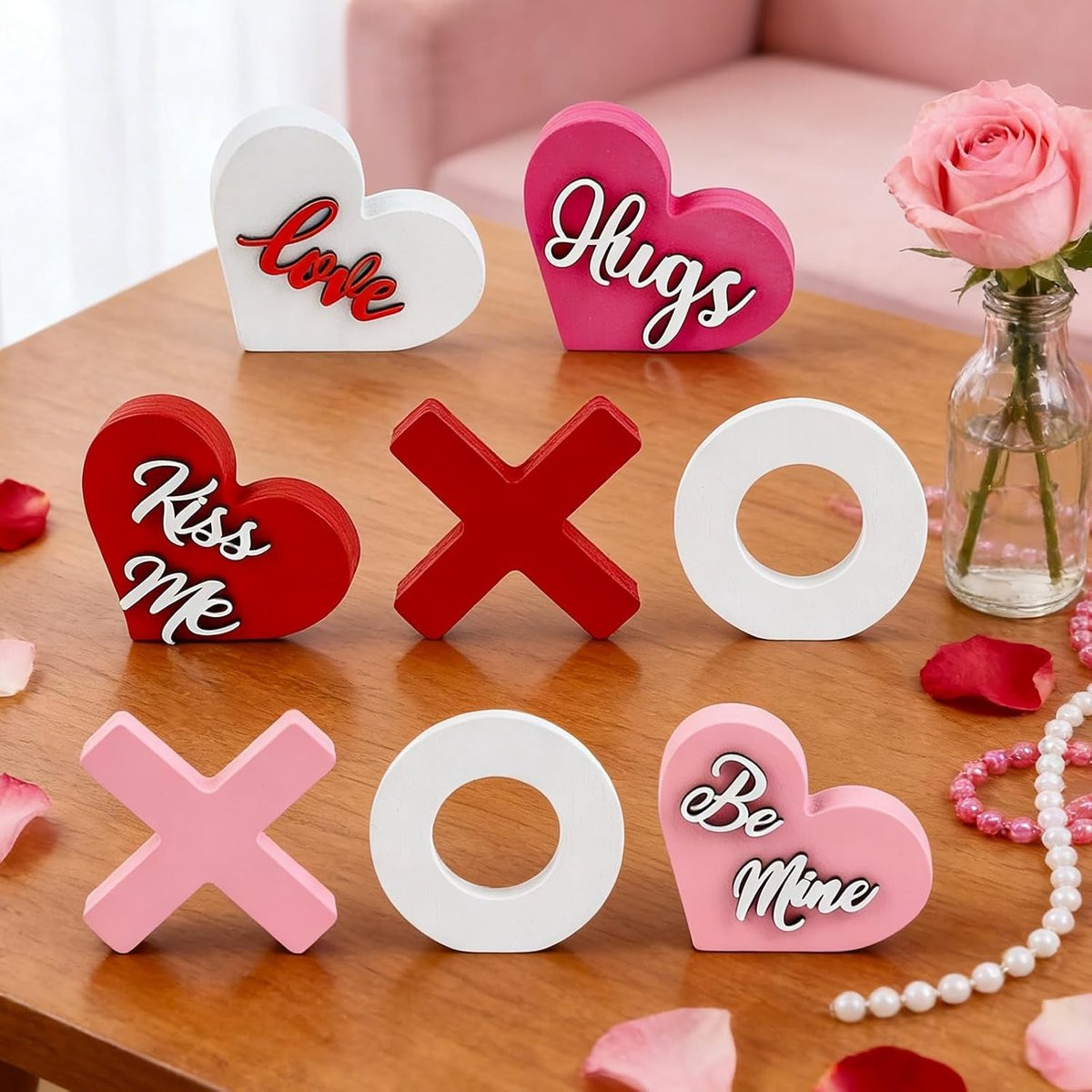 Romantische houten hartdecoratie met XOXO letters voor tafelversiering