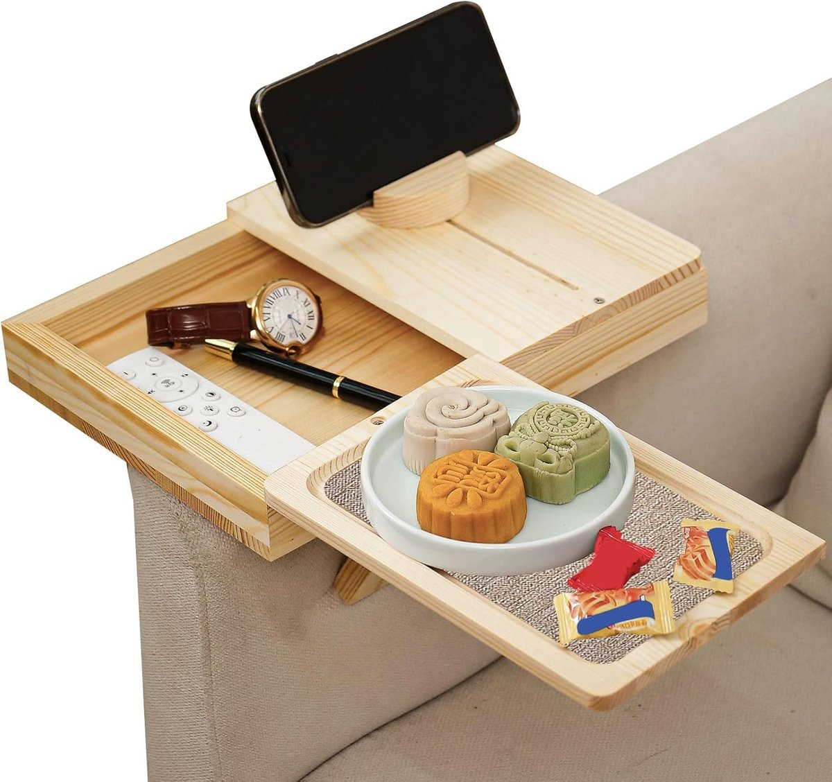 Houten bankarmleuningplateau met telefoonhouder in bruin voor snacks en mokken
