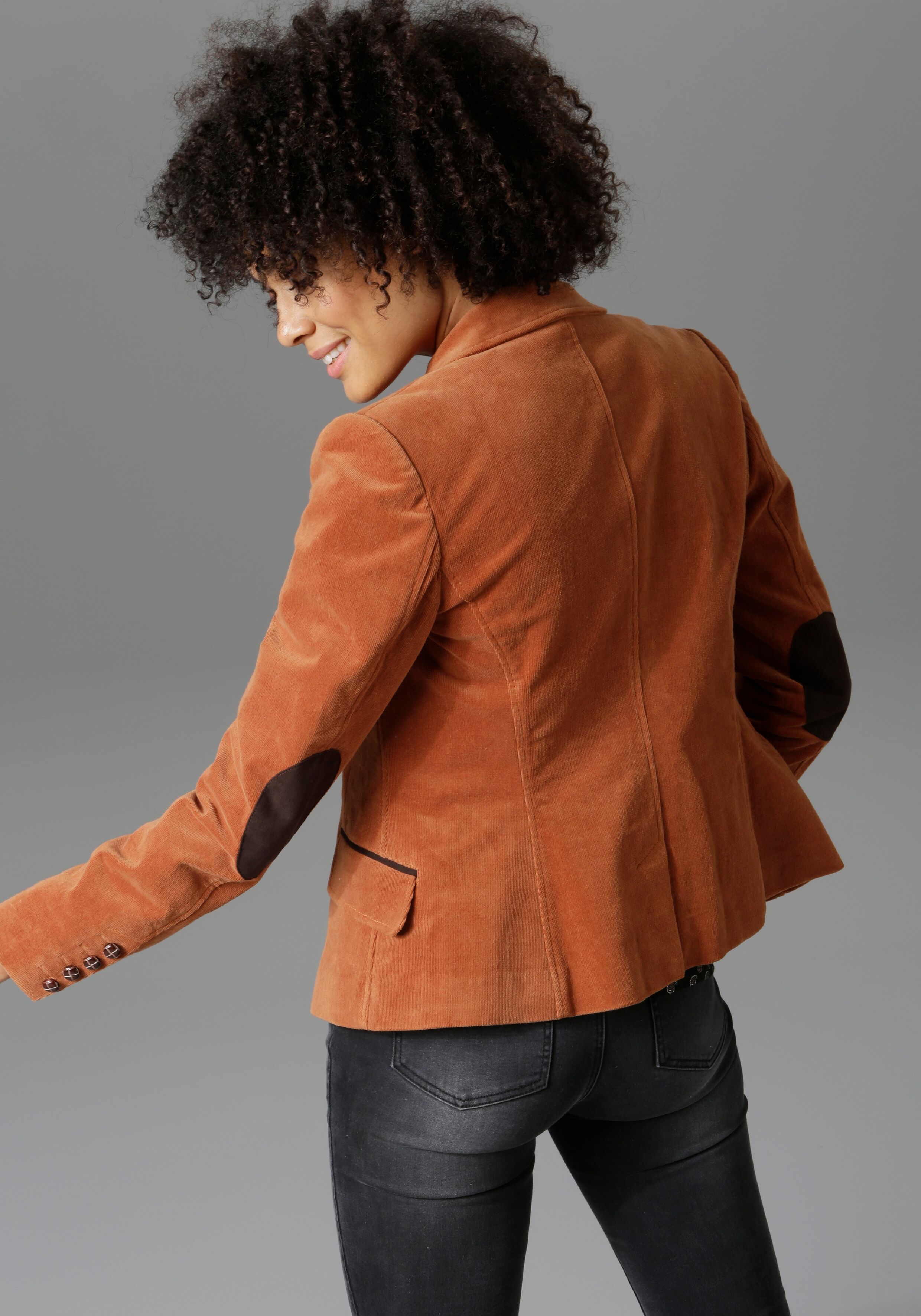 Jackenblazer ANISTON CASUAL, Damen, Gr. 38, braun (zimt), Web, Obermaterial: 97% Baumwolle, 3% Elasthan. Futter: 100% Polyester, unifarben, figurbetont hüftlang, normaler Saum mit Knöpfen, Blazer Jackenblazer, mit Stoff-Einfassungen und Ärmelpatches zimt 