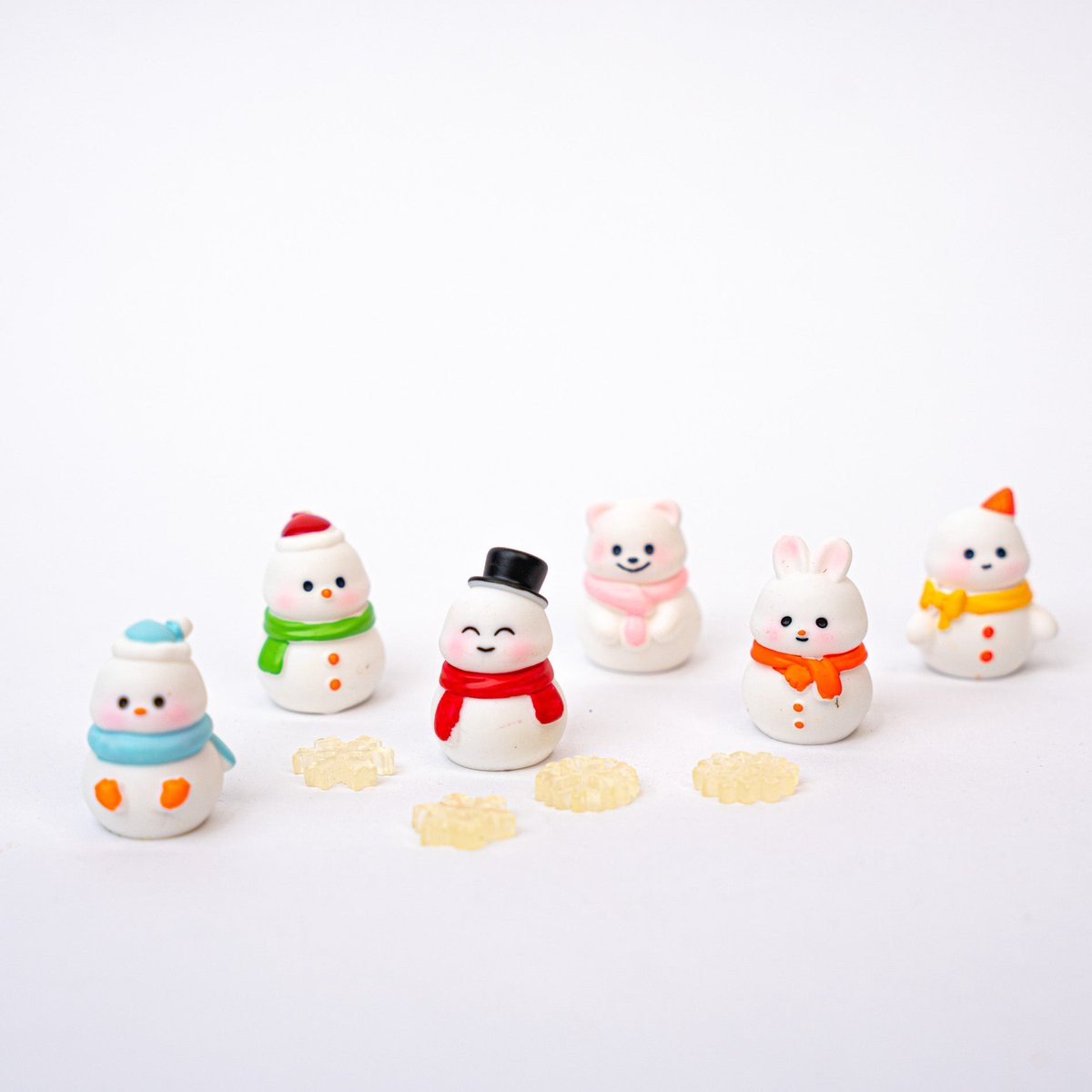 Frosty Friends Decoratieve miniatuur figuren Kerst sneeuwpoppen 10 stuks Hoogte: 1-3 cm