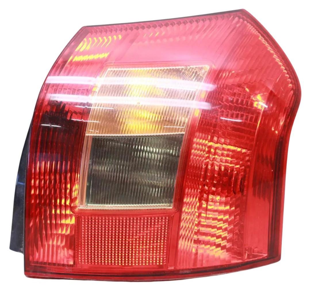 TOYOTA Corolla Rechte Rückleuchte 81551-02150 OE