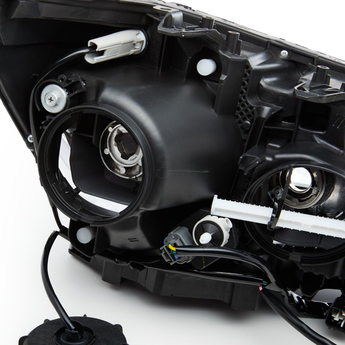 TYC 20-15046-05-2 Headlight