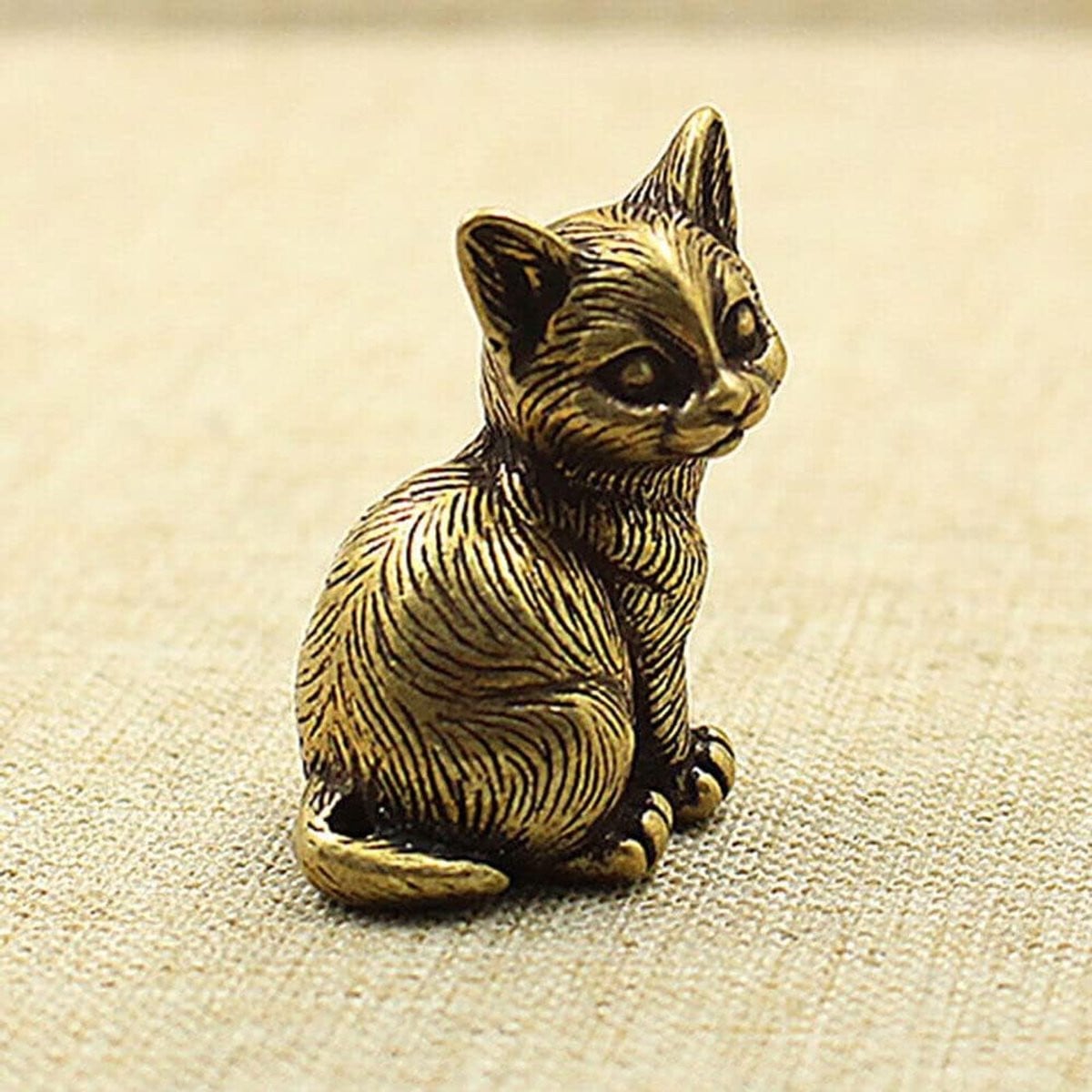Messing kattenbeeldje voor decoratie op je bureau of tafel