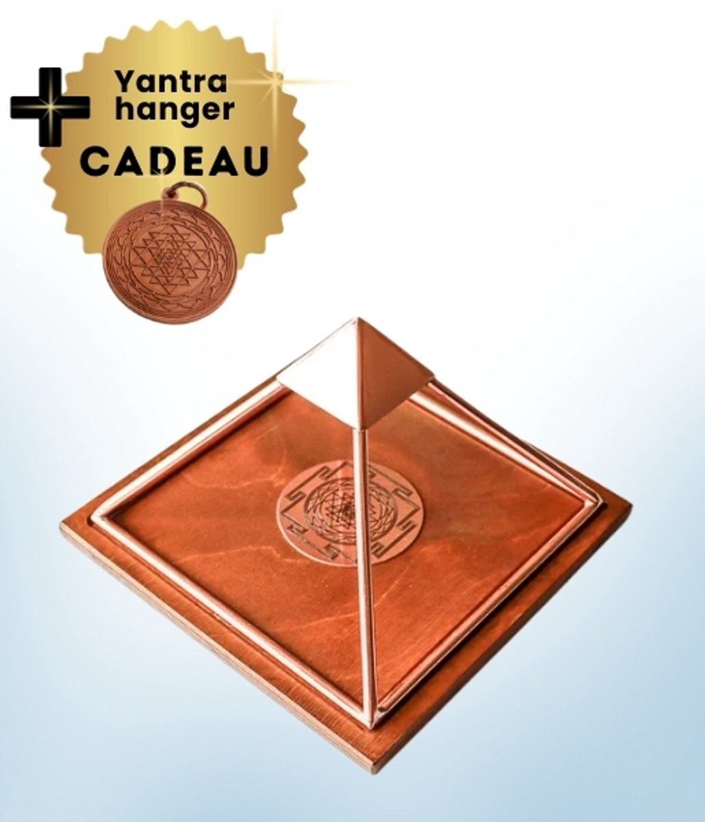 Meru Piramide Middelgroot – Handgemaakt Koper – Inclusief Shri Yantra Hanger
