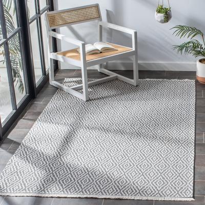 SAFAVIEH Augustine Groa Geometric Fringe Rug