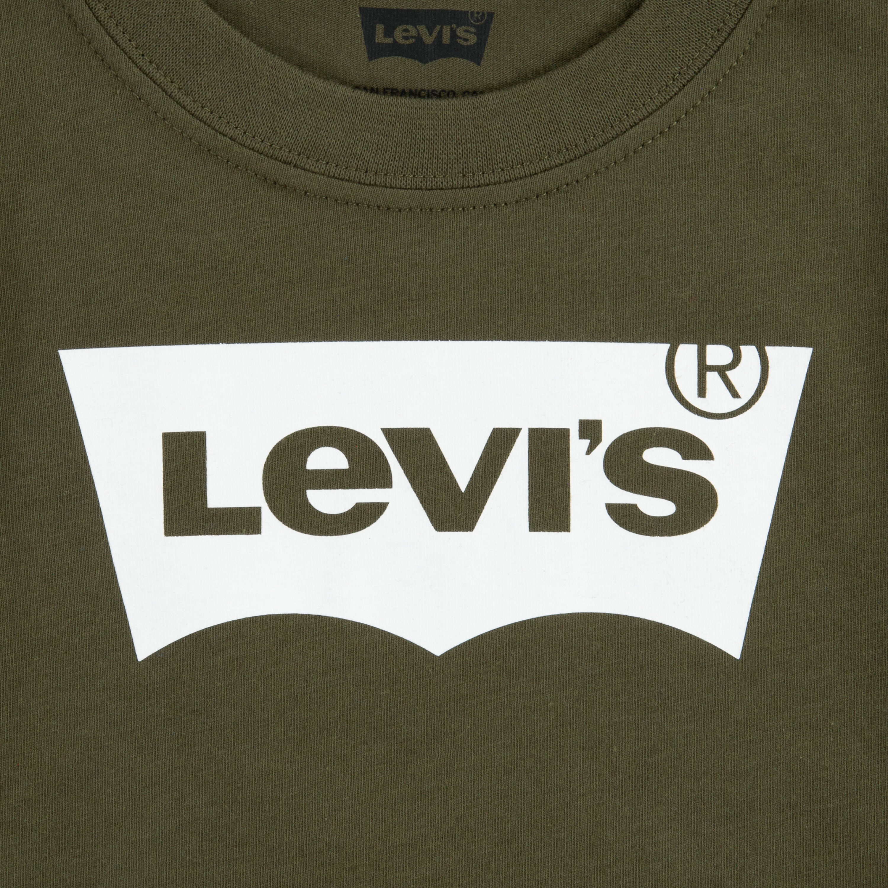 T-Shirt LEVI'S KIDS "BATWING TEE", Jungen, Gr. 3M (62), olive night, Single Jersey, Obermaterial: 100% Baumwolle, Basic schmal hüftlang, Rundhals, gerader Abschluss, Shirts T-Shirt, Baby UNISEX olive night 3M (62)