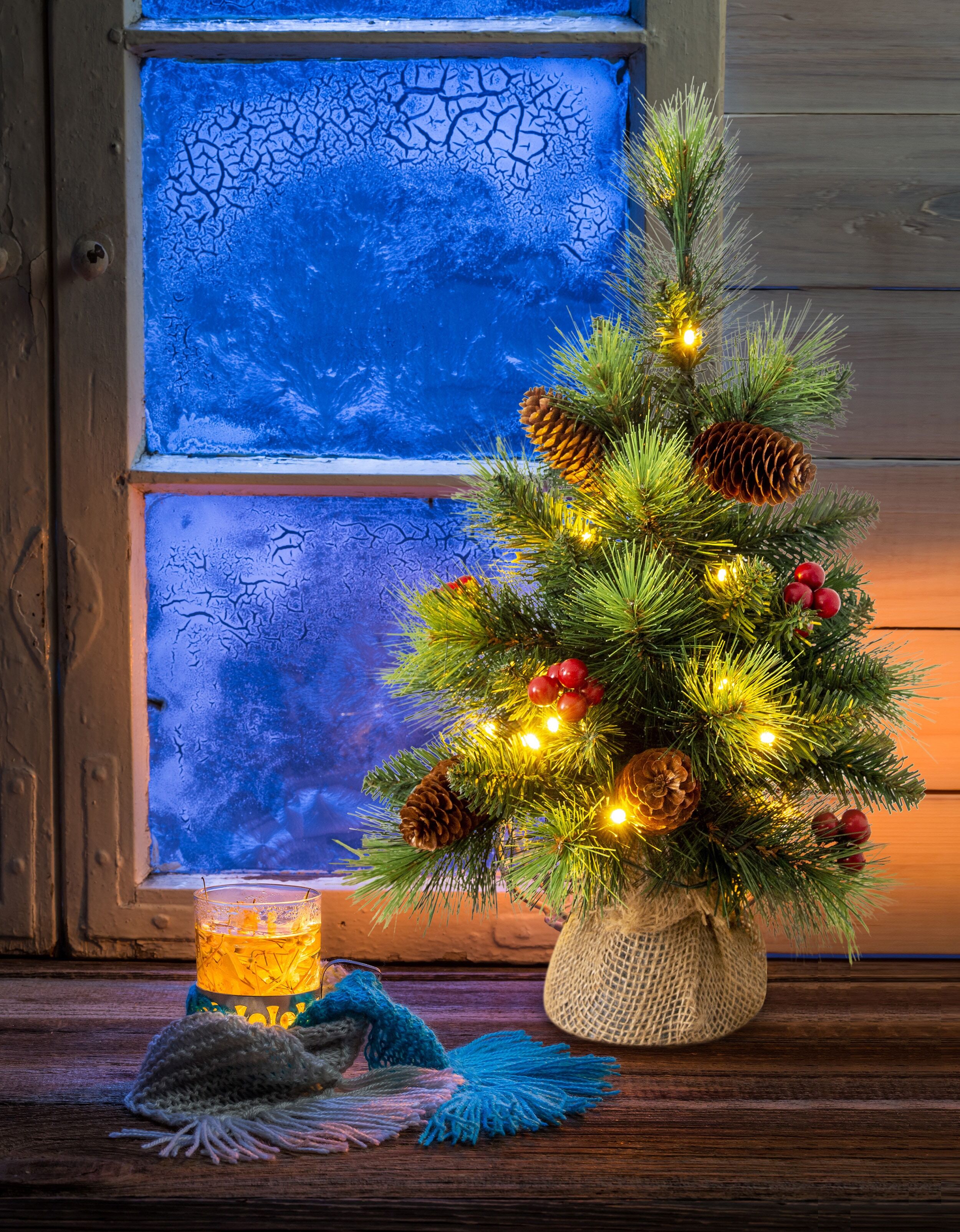NÄVE LED-Leuchtzweig "LED-Weihnachtsbaum mit Beeren und Tannenzapfen, H.45cm, Weihnachtsdeko", bunt (bunt, grün), Dioden 20 Stk., Gesamtlänge 0,45m, Lichterketten, Timer, LED-Leuchtzweig