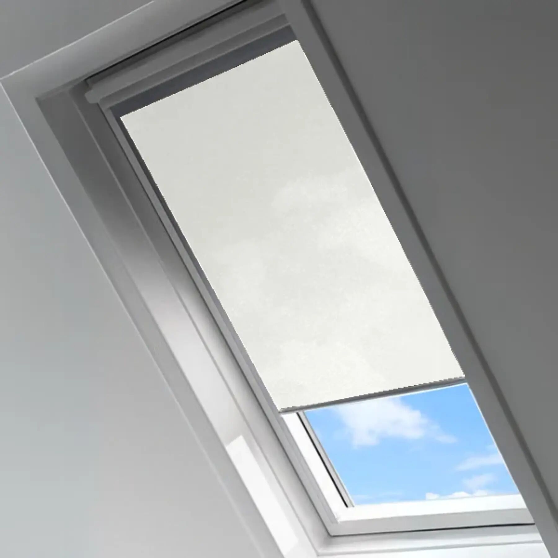 Stores-et-Rideaux.com Stores Anti-Chaleur Soltis écume compatibles avec les fenêtres de toit VELUX - polyester - thermique - durable et élégant - design épuré