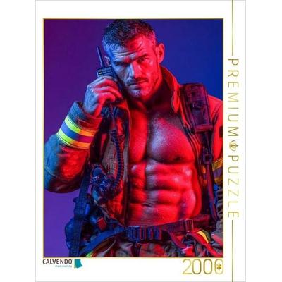 CALVENDO Puzzle Sexy Feuerwehrmann mit freiem Oberkörper und Funkgerät | 2000 Teile Lege-Größe 90x67cm Foto-Puzzle für glückliche Stunden