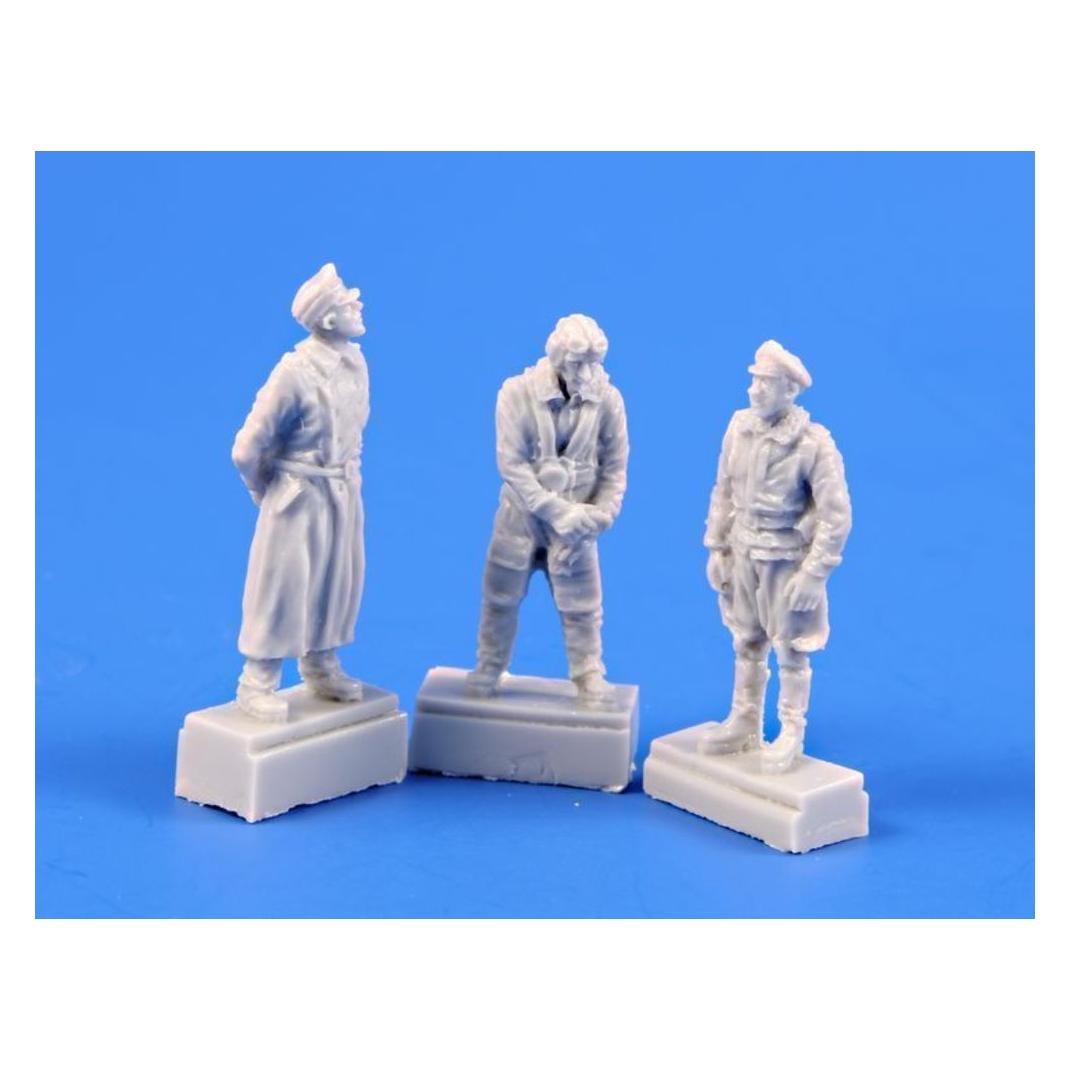 CMK He 162-Three Pilot figures,each i.different gear:Great Coat,Flying Suit,Breeches (129-F72365)