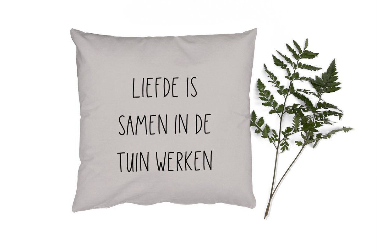 PillowMonkey Sierkussen Liefde is samen in de tuin werken - 45 x 45 cm