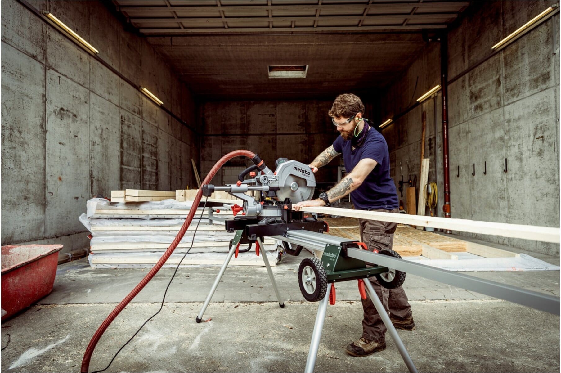 Metabo Kappsäge KGS 305 M (613305000) mit Zugfunktion, im Karton)