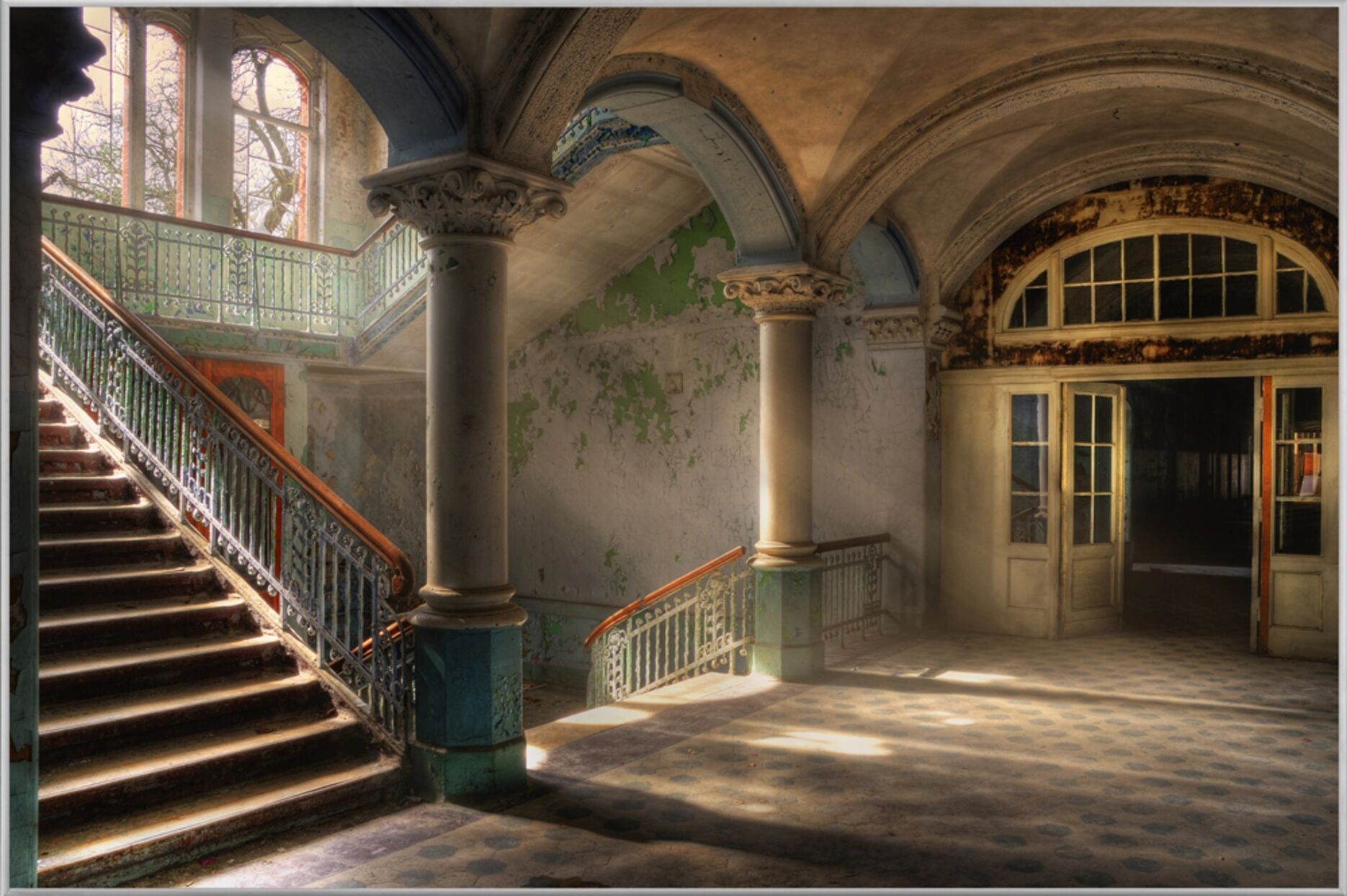 image LAND Lost Place Treppenhaus