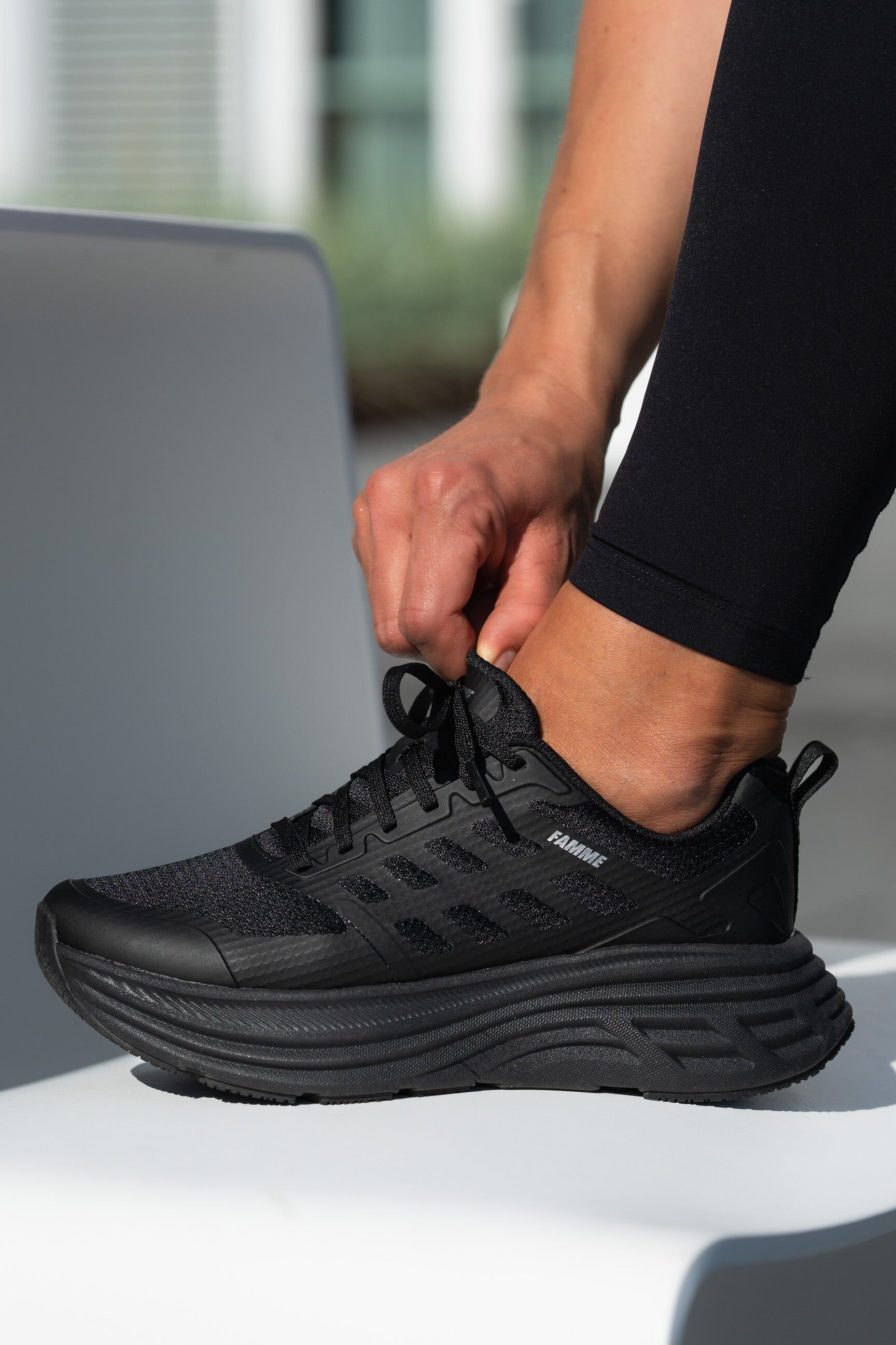 FAMME - AirStep Shoes - Black / 40