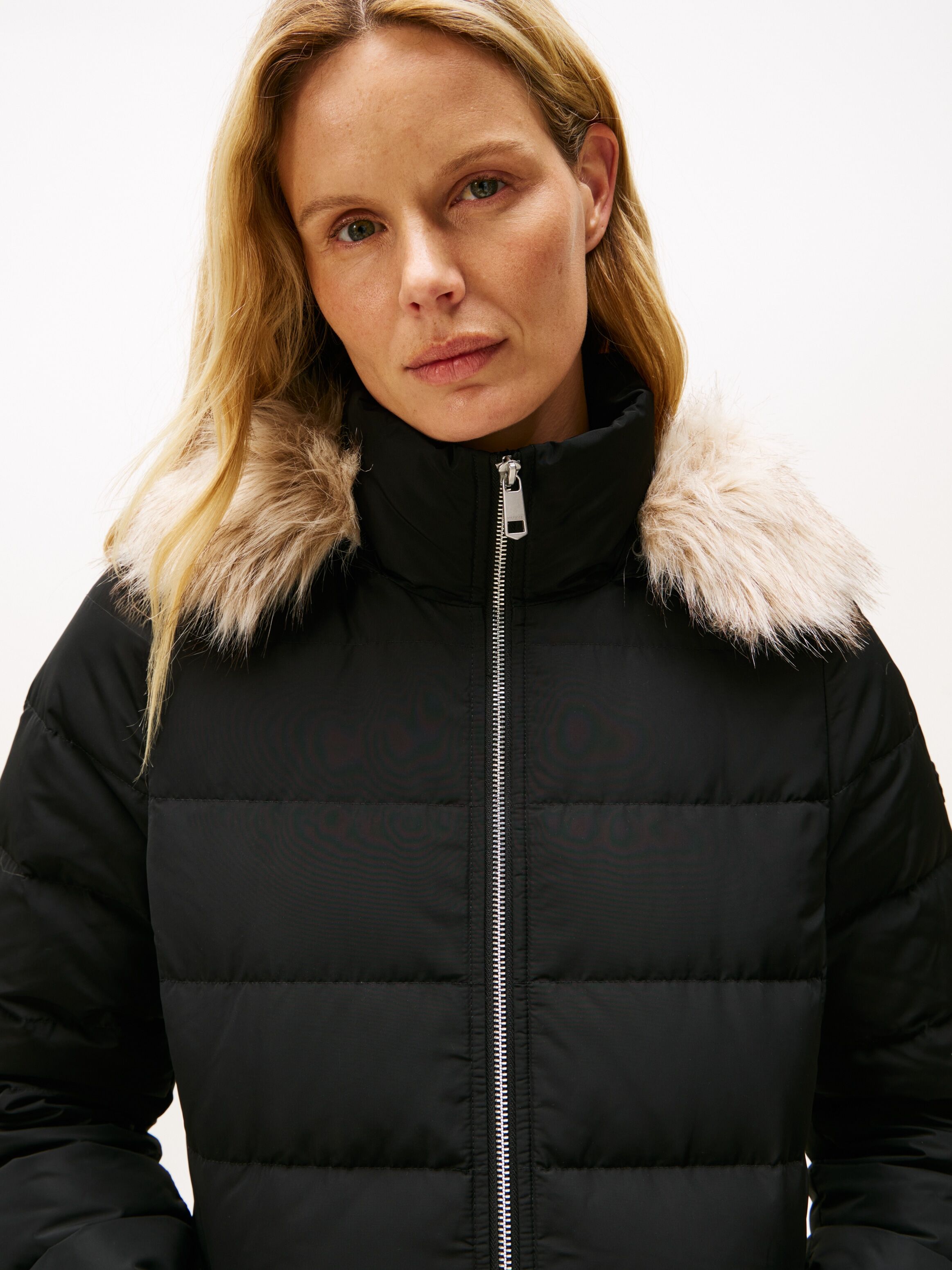 Steppmantel TOMMY HILFIGER "MW DOWN SLIM COAT WITH FUR", Damen, Gr. L (40), schwarz, Steppware, Obermaterial: 100% Polyester, unifarben, slim fit, Mäntel Steppmantel, mit Fellimitat