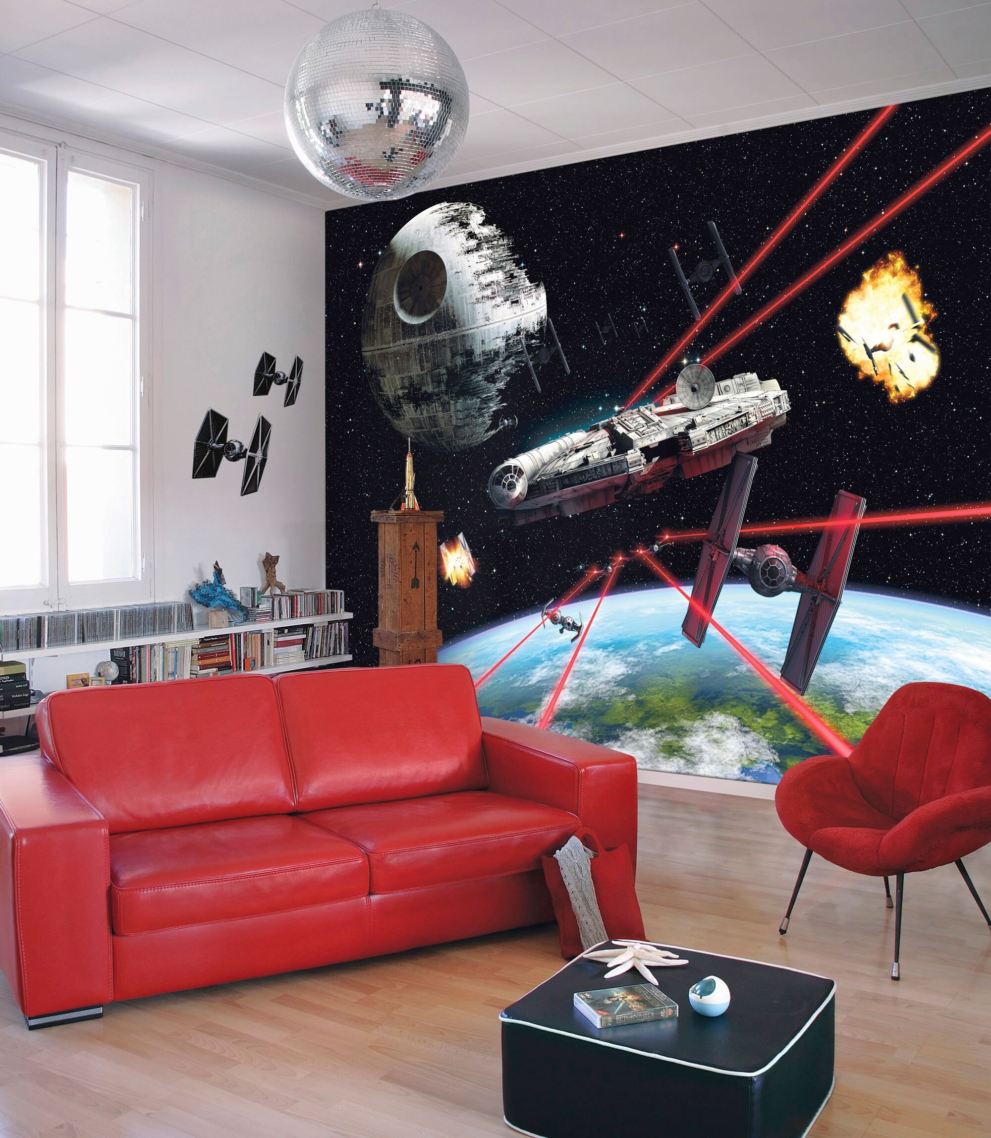 Fototapete KOMAR "STAR WARS Millennium Falcon - Größe 368 x 254 cm", schwarz (schwarz, rot), B:368m L:254m, Papier, Tapeten, Fototapete, Kinderzimmer