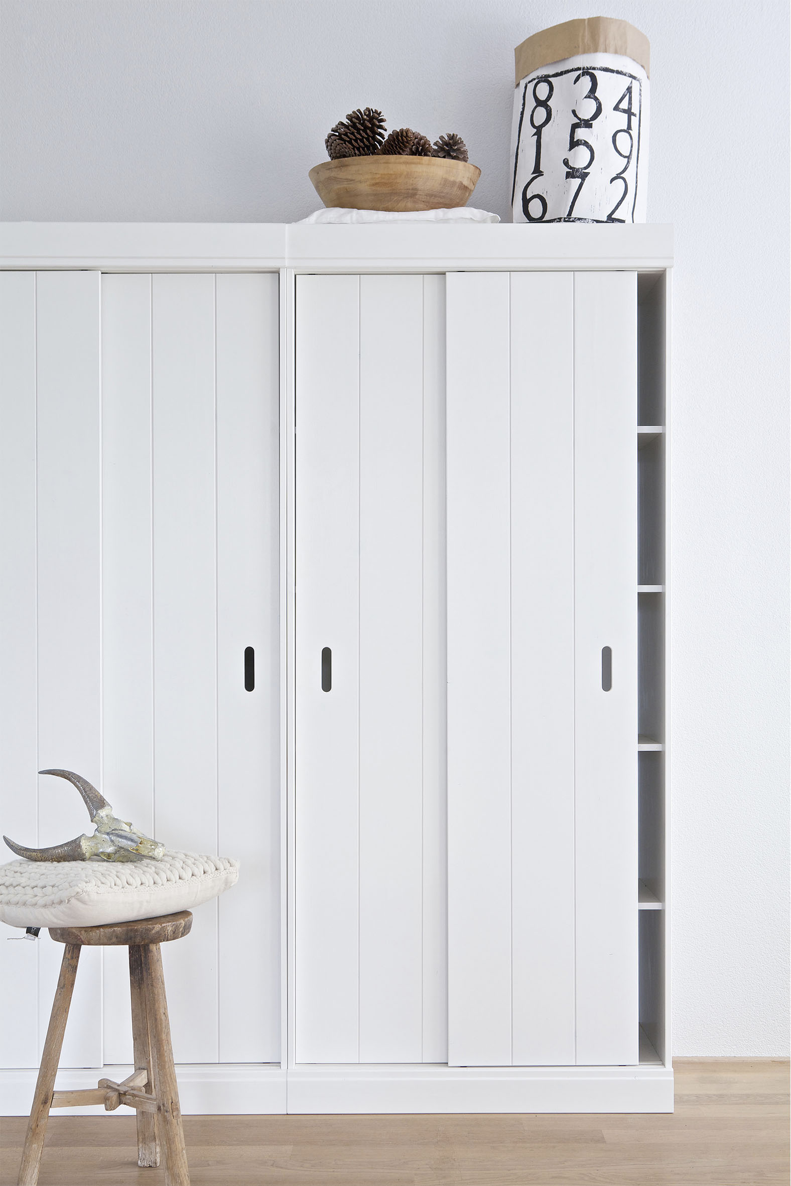 Garderobenschrank WOOOD "Row FSC-Kiefernholz gebürstet mit Schiebetüren H 195 x B 85 x T 44 cm", weiss (weiß), Holzwerkstoff, Schränke, Garderobenschrank, Tragkraft 15 kg pro Boden, nebeneinander kombinierbar, pfleigleicht weiß Einheitsgröße