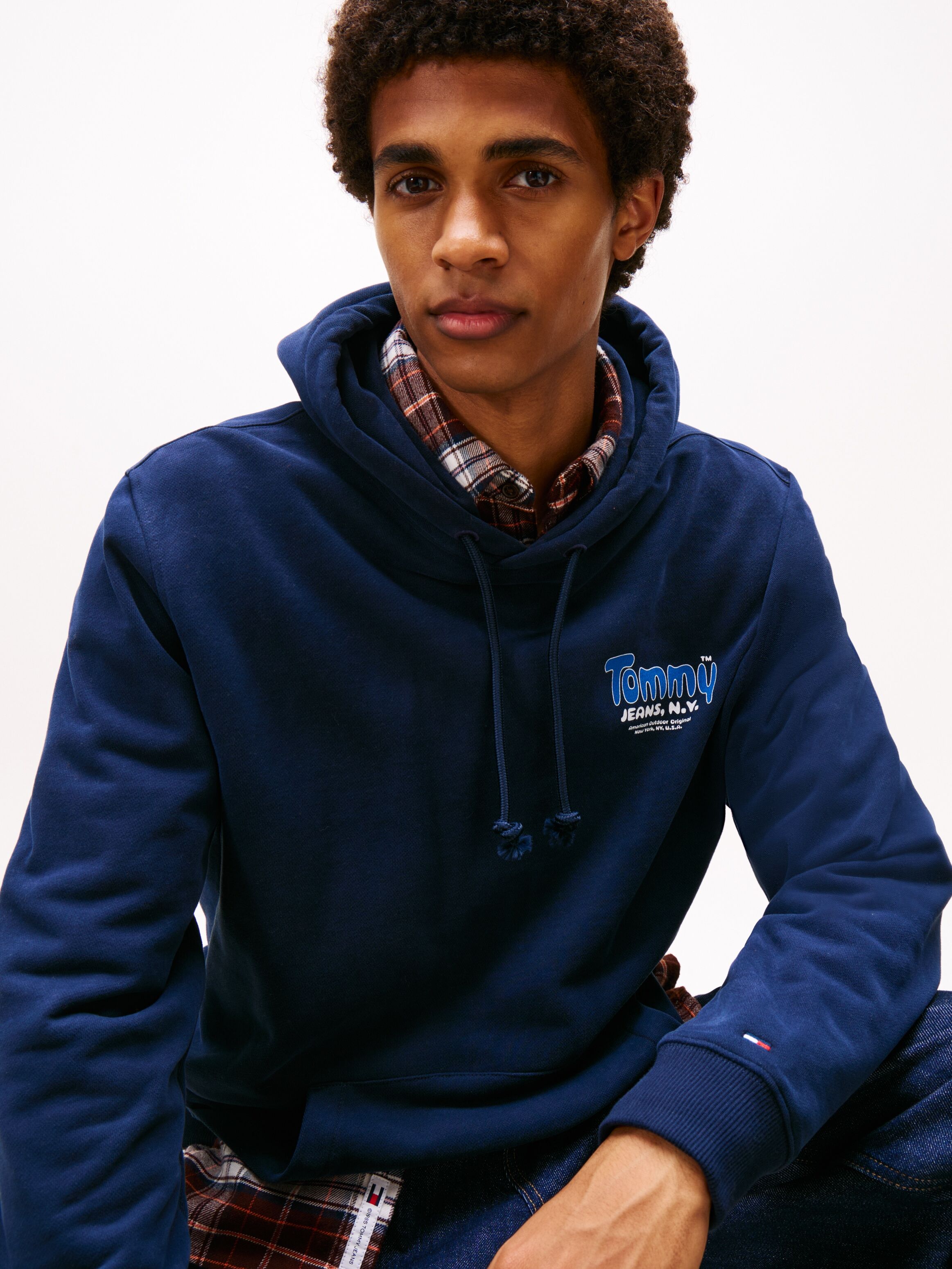 Kapuzensweatshirt TOMMY JEANS "FONT PLAY HOODIE", Herren, Gr. S, blau (schwarz night navy), Sweatware, Obermaterial: 100% Baumwolle, unifarben, regular fit normal, Rundhals, eingesetzt Bündchen, Sweatshirts Kapuzensweatshirt, Regular fit mit Kapuze schwar