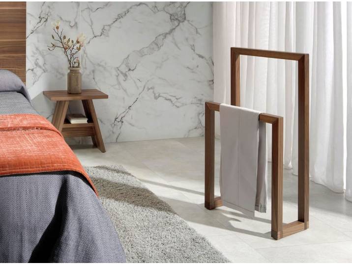 Chevet en bois de pin couleur noyer