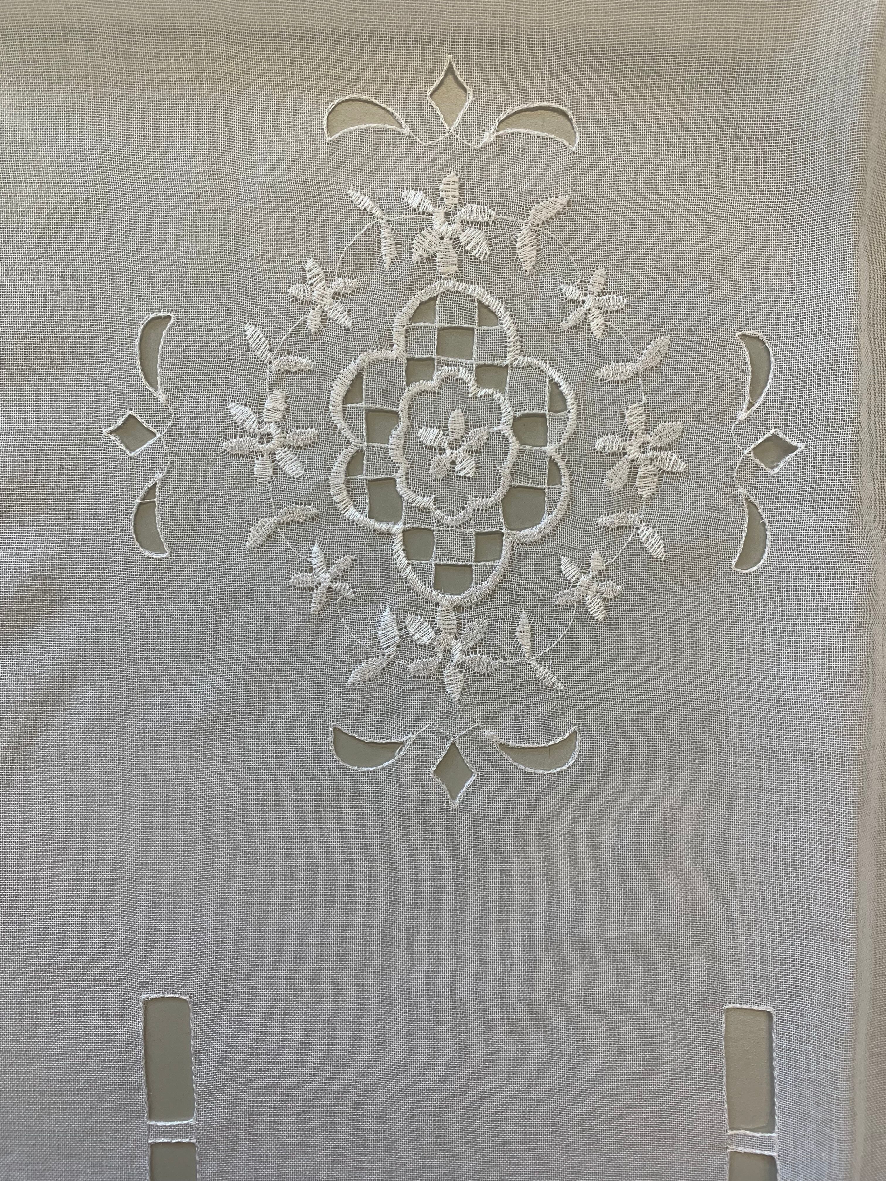 Vorhang HOME WOHNIDEEN "ALEGRA, 3 Stück, Stangendurchzug, transparent" Gr. 1, weiss (weiß), B:30cm H:80cm, Polyester, Gardinen, Vorhang, 3 teiliger Fensterbehang bestickt weiß 80cm, Stangendurchzug, 30cm