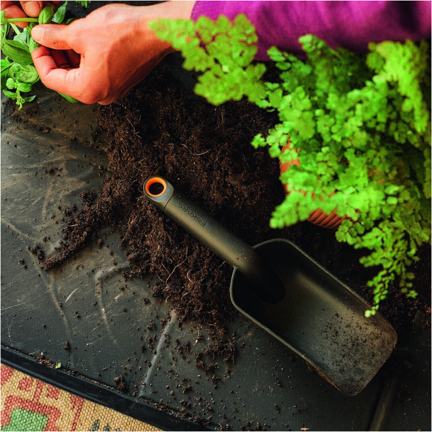 Fiskars Pflanzkelle mit extra hohem Rand (1071303)