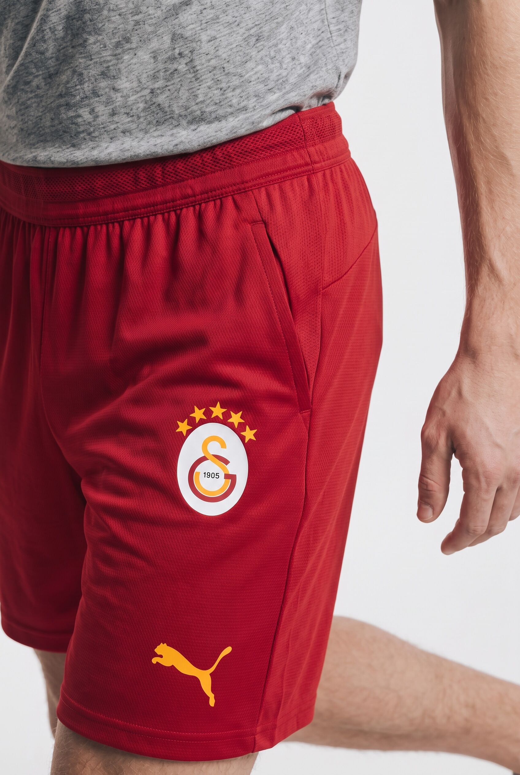Trainingsshorts PUMA "GSK SHORTS REPLICA" Gr. L, rot (schwarz cherry, summer sunset), Hosen, Damen, L, N-Gr, Web, Obermaterial: 100% Polyester, unifarben, Trainingsshorts schwarz cherry, summer sunset L, N-Gr