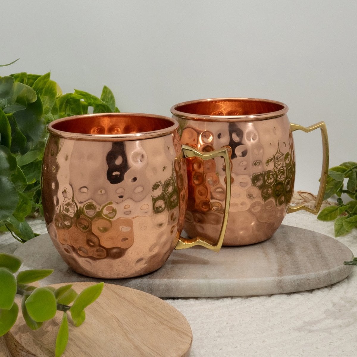 Set van 2 gehamerde koperen mokken van 470 ml