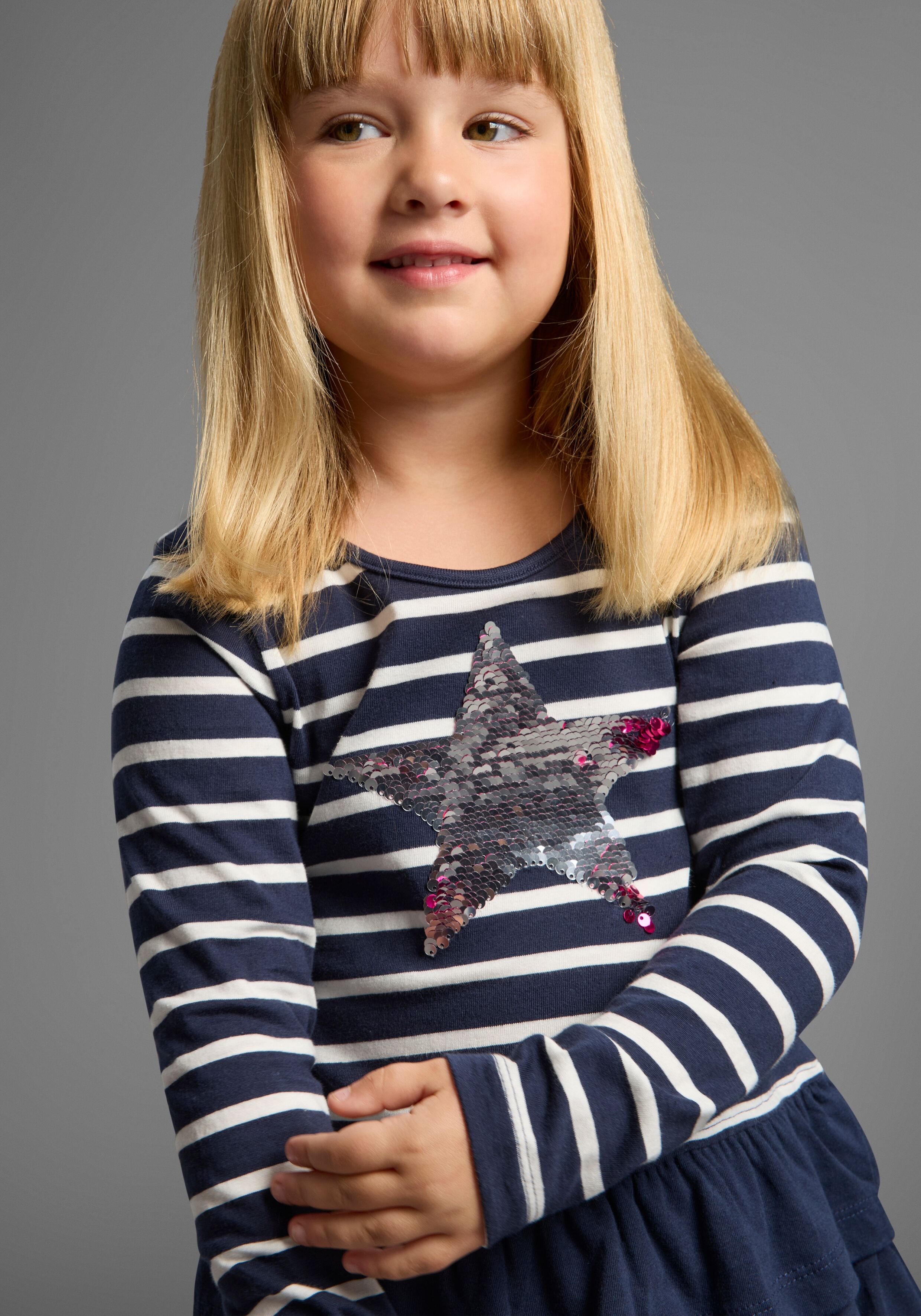 Jerseykleid KIDSWORLD "für kleine Mädchen", Mädchen, Gr. 116/122, N-Gr, blau (marine, geringelt), Single Jersey, Obermaterial: 100% Baumwolle, geringelt, kniefrei, Rundhals, abgesteppte Kante, Kleider Jerseykleid, für Partys und besondere Anlässe, kniefre