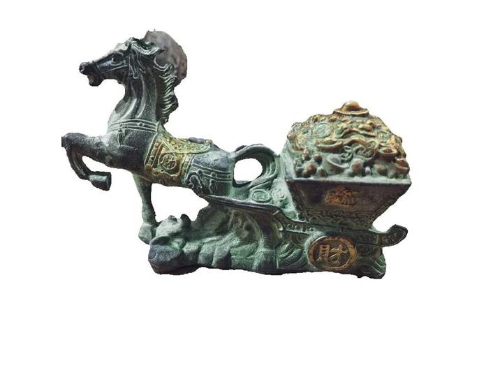 Chariot à cheval doré en relief en bronze - Collection d'art populaire au trésor sculpté de Chine