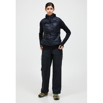 Peak Performance "W Helium Utility Down Vest" mit dezenten Farbdetails