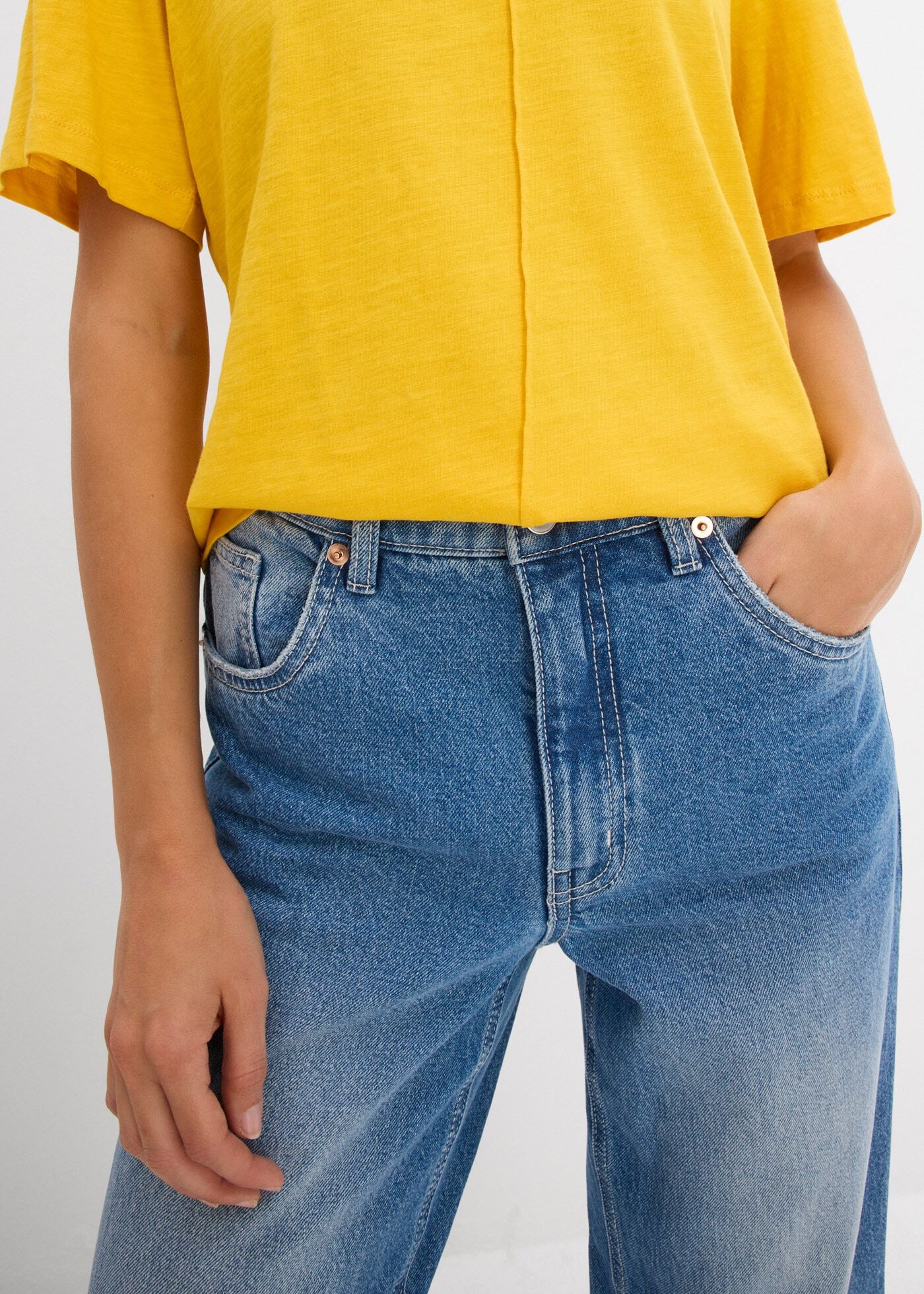 T-Shirt BONPRIX, Damen, Gr. 44/46 (L), gelb (safrangelb), Jersey, Obermaterial: 100% Baumwolle, unifarben, loose fit hüftbedeckend, Rundhals, weit, Shirts T-Shirt, lockere Passform, weite Ärmel mit dezenter Raffung an der Schulter safrangelb 44/46 (L)