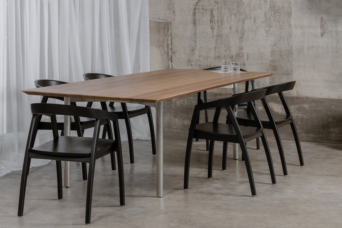 Dua Living Solomon design stoel - Zwart - Teakhout - Met armleuningen