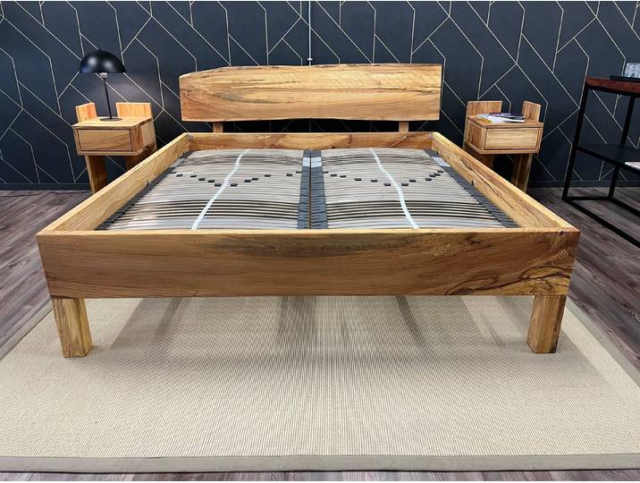 Möbel Specht Massivholzbett Mads Kernbuche (bis 300x220cm Liegefläche), Kopfteil mit natürlicher Baumkante