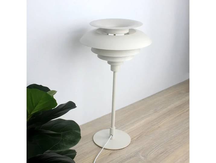 Lampadaire en fer aluminium de designer danois, plaque à 5 couches, chambre à coucher moderne classique, salon, bord de canapé doux, décor d'éclairage LED