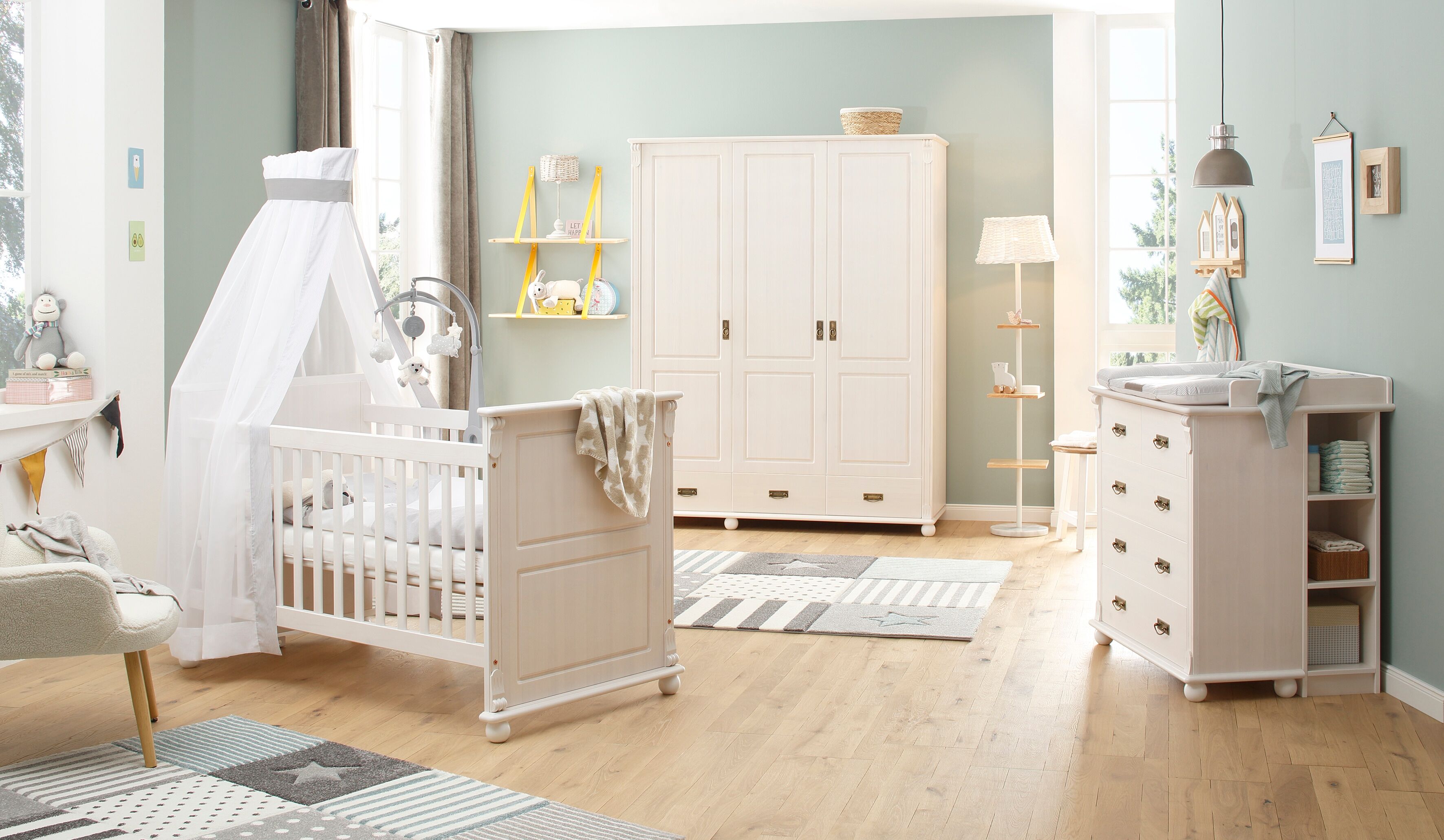 Kleiderschrank GOODPRODUCT "Aimo", 3 türig, Landhausstil, Kassetten", Baby, Gr. weiss, B/H/T: 152cm x 191cm x 59cm, Schubladen: 3 Stk. Türen: 3 Stk., weiss (weiß), Massivholz, Fräsungen, uni, Schränke Kleiderschrank, aus Massivholz; FSC-Holz, Messinggriff