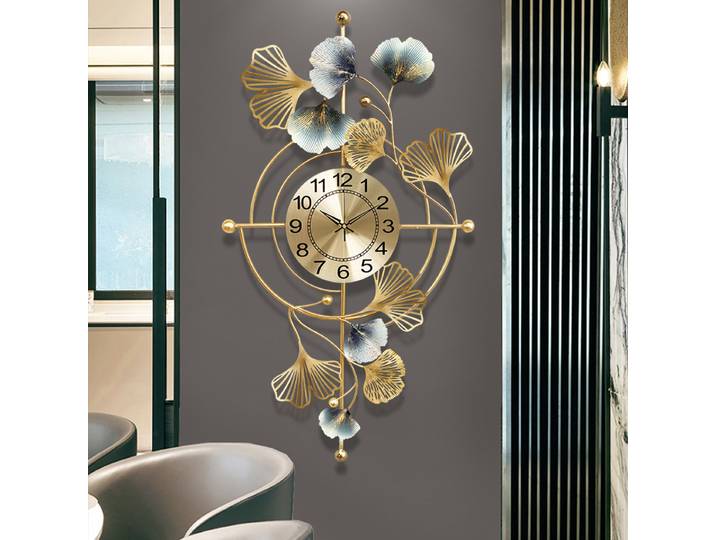 Horloge murale en métal de grande taille avec feuille de Ginkgo, décoration murale pour maison hôtel, lumière de salon, montre de luxe avec chiffres à balayage silencieux