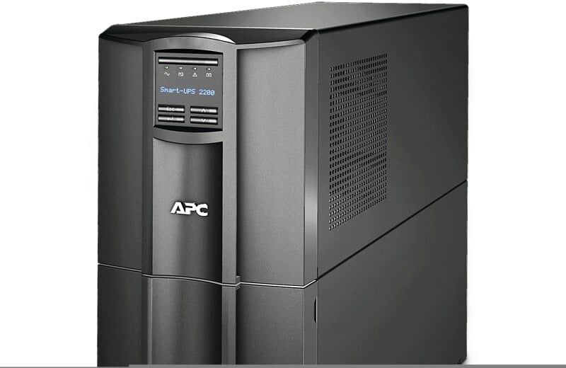 APC Smart-UPS 2200VA A linea interattiva 2,2 kVA 1980 W 9 presa(e) AC (SMT2200IC)