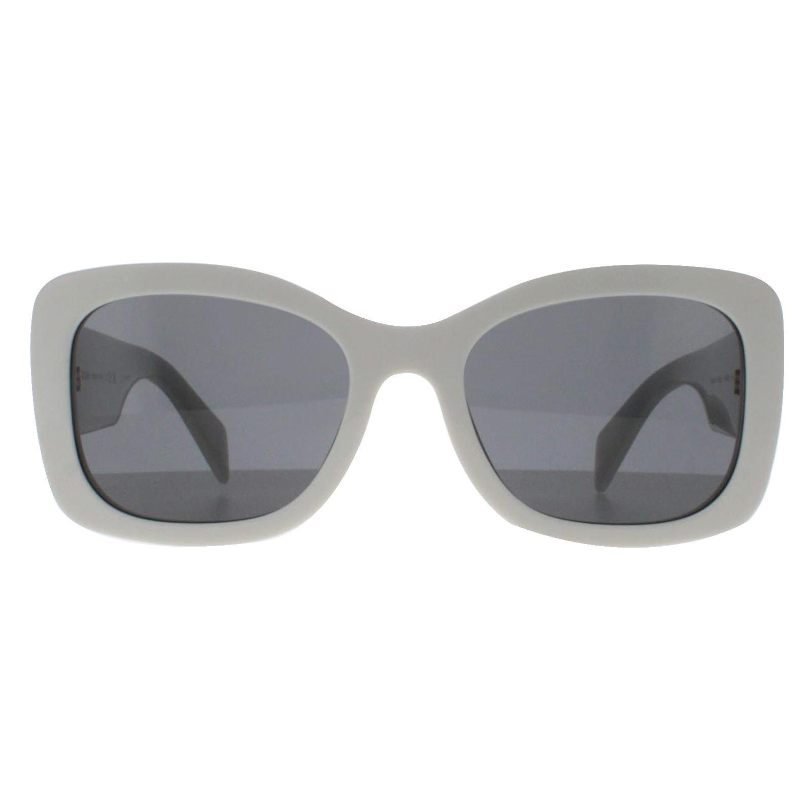 Prada PRA08S 1425S0 talk donkergrijs zonnebril