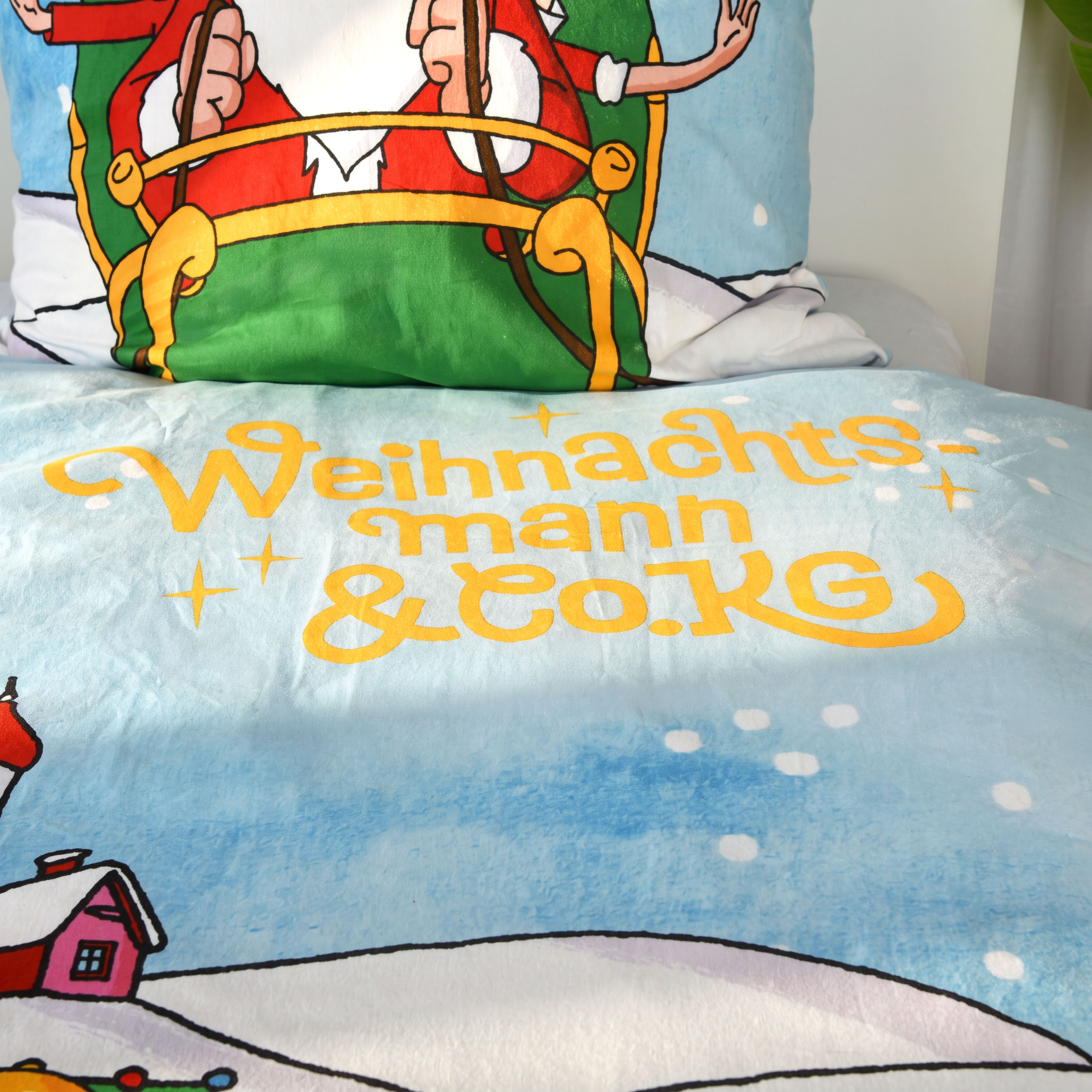 Wendebettwäsche "Weihnachtsmann & Co. KG", multicolour, B/L: 135cm x 200cm, 1 Stk., 1 Stk., Flanell, B/L: 80cm x 80cm, 2, Flanell, Obermaterial: 100% Baumwolle, Bettwäsche, Wendebettwäsche, Wendebettwäsche multicolour B/L: 135cm x 200cm, 1 Stk., 1 Stk., F