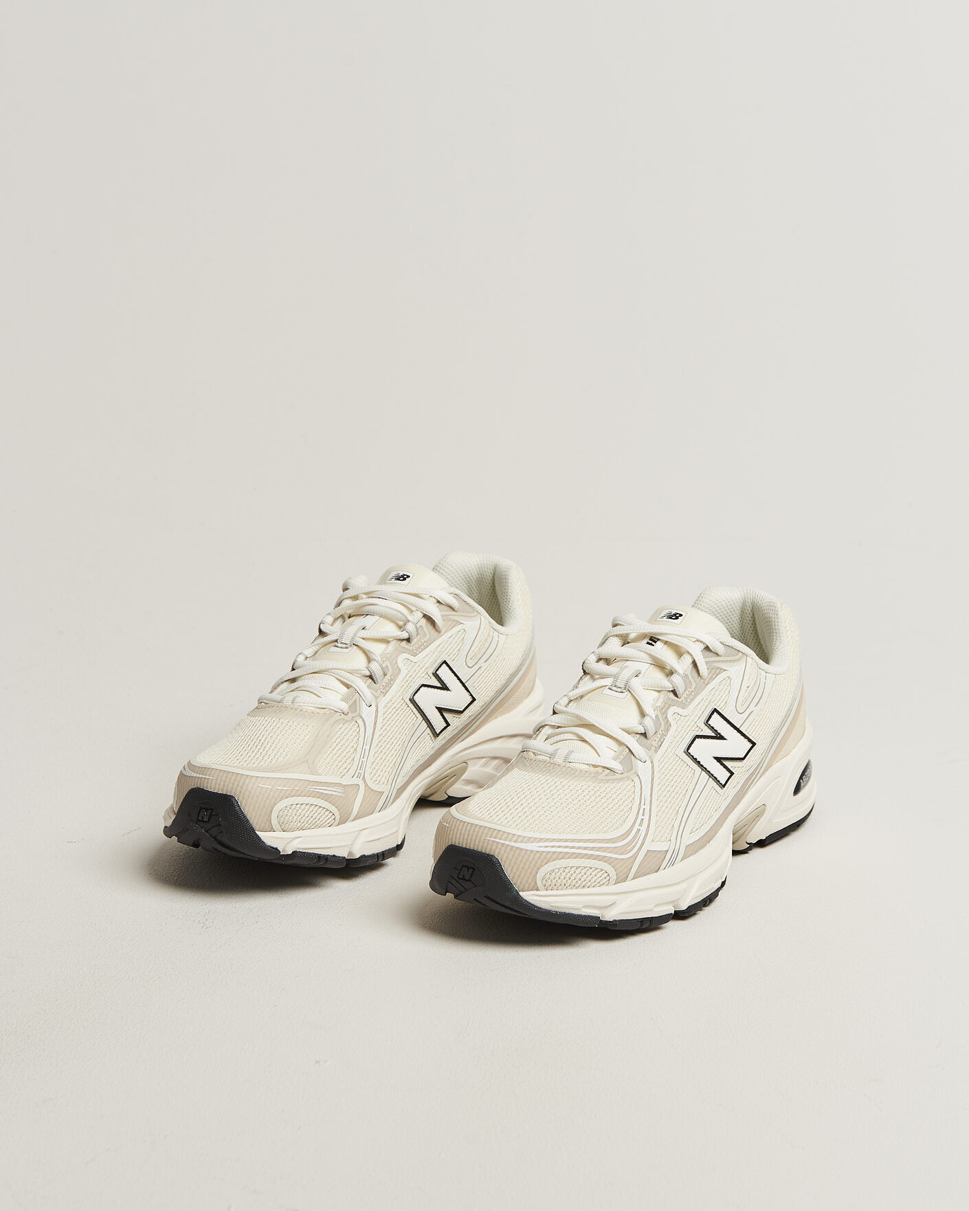 New Balance 740 Sneakers Shipyard men EU44 Beige