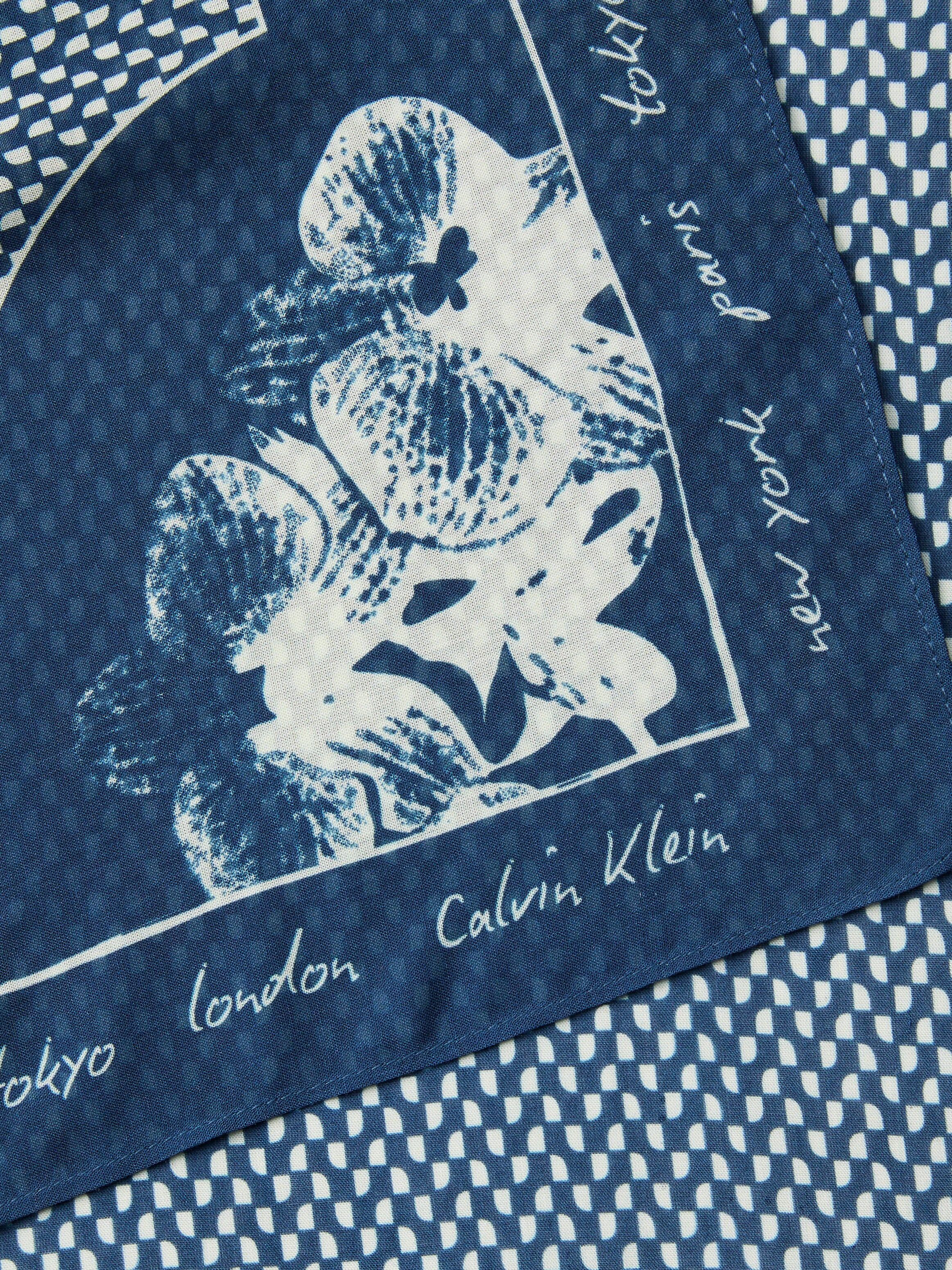 Bandana CALVIN KLEIN JEANS "GRAPHIC PRINT BANDANA", Damen, blau (schwarz denim), Web, Kunstfaser, gemustert, Modetücher Bandana, Onesize mit Muster schwarz denim Einheitsgröße