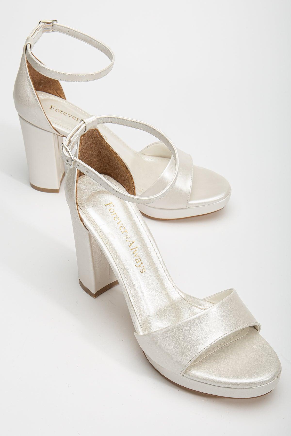 Forever & Always Blair Plateau-Sandalen - Elfenbein
