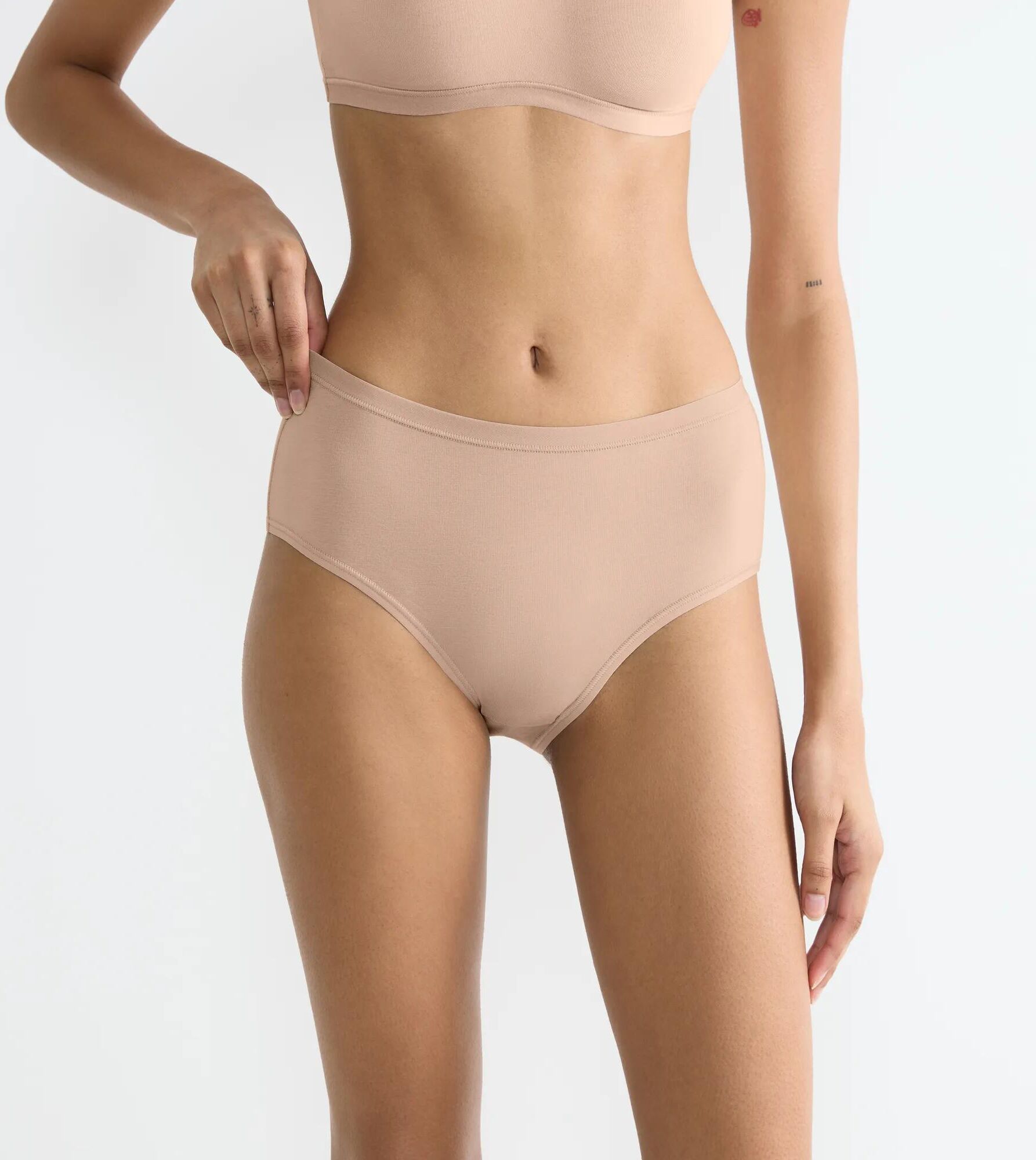 Midislip SLOGGI "GO Daily Cotton", Damen, Gr. XXL, Single Jersey, beige (new beige), Single Jersey, Obermaterial: 95% Baumwolle, 5% Elasthan, unifarben, körpernah, Unterhosen Midislip, Glanz-Effekt Details, weich, Baumwollmix, bequem, elastisch new beige 