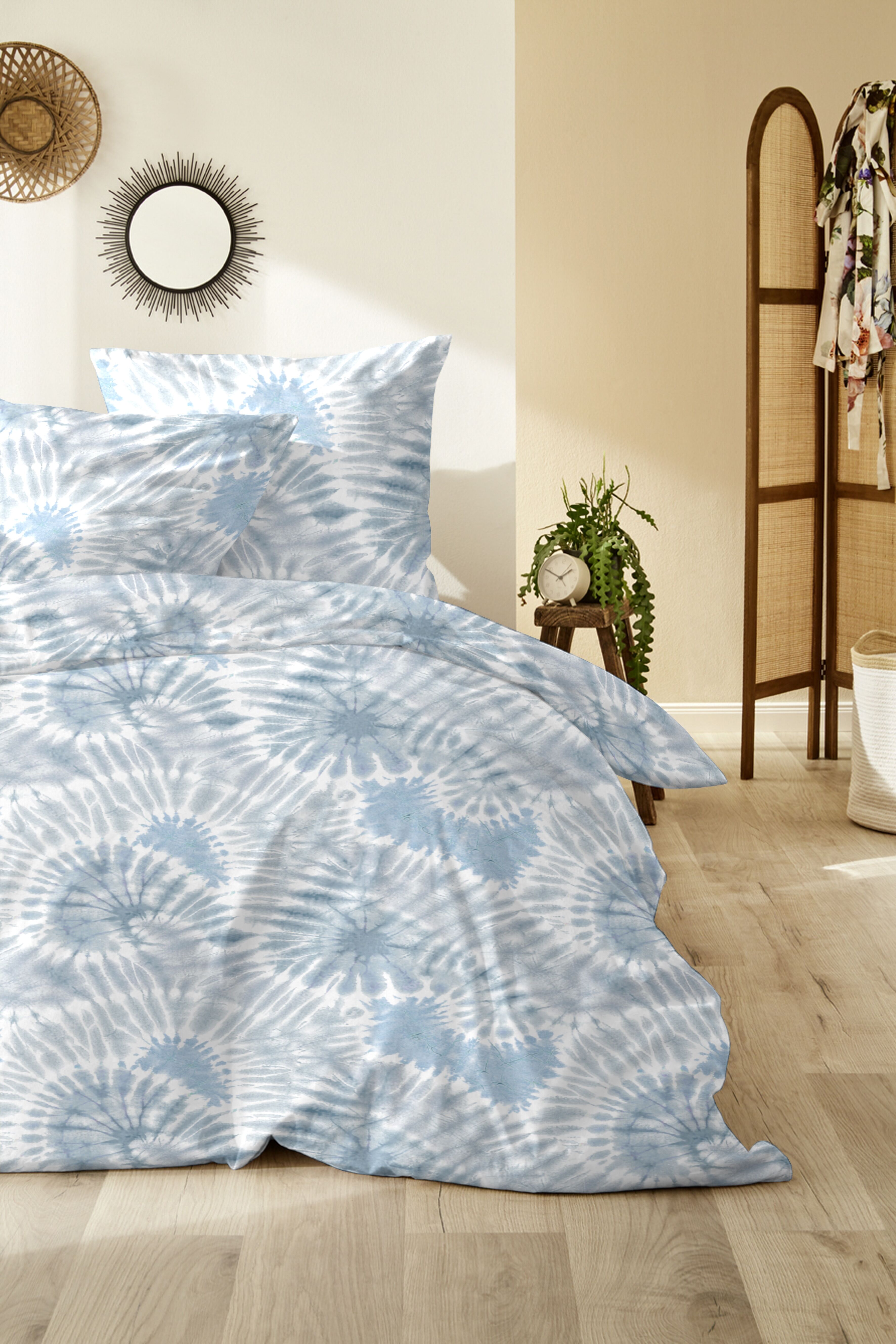 Bettwäsche PRIMERA "Primera Renforce-Bettwäsche Swirl", blau (hellblau), B/L: 135cm x 200cm, 1 Stk., 1 Stk., Renforcé, B/L: 80cm x 80cm, 2 Stk., Renforcé, Obermaterial: 100% Baumwolle, Bettwäsche, Bettwäsche, in einem lebhaften Batik-Look hellblau B/L: 13