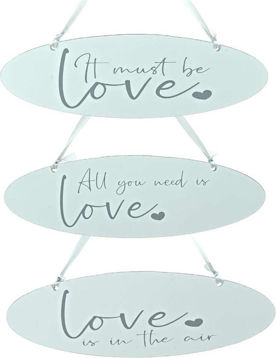 Witte hanger All you need is Love