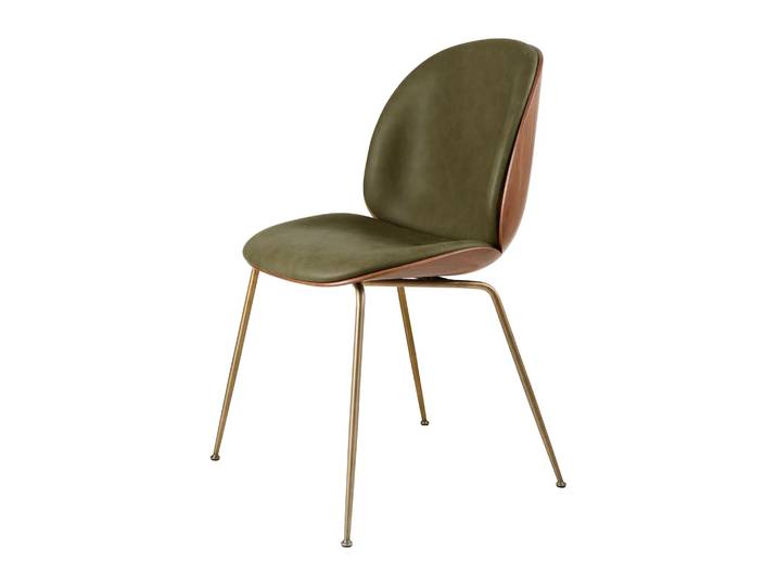 GUBI Beetle Stuhl Walnuss mit Stoffbezug Antikes Messing-Leather Army