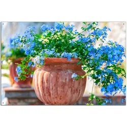 Wallario Gartenposter ca. 80 x 120 cm Blaue Blumen in einer Steinvase