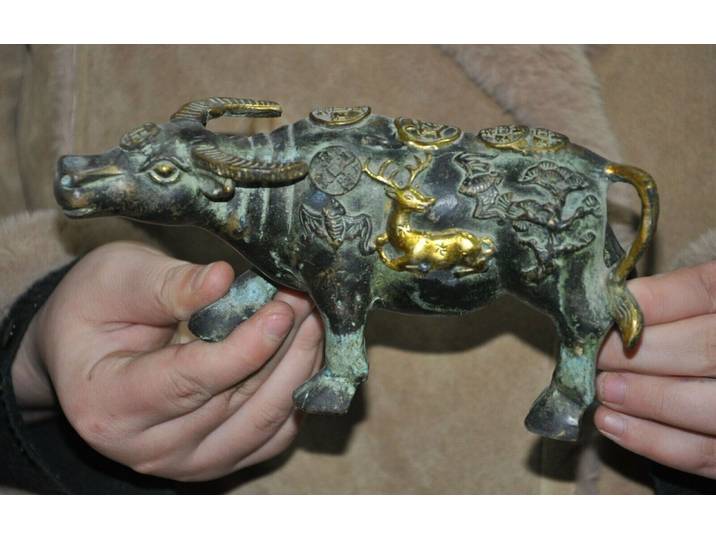 Statue d'ox en bronze doré chinois ancien, Feng Shui, animal porte-bonheur, ornement de bureau pour la maison, ornements porte-bonheur