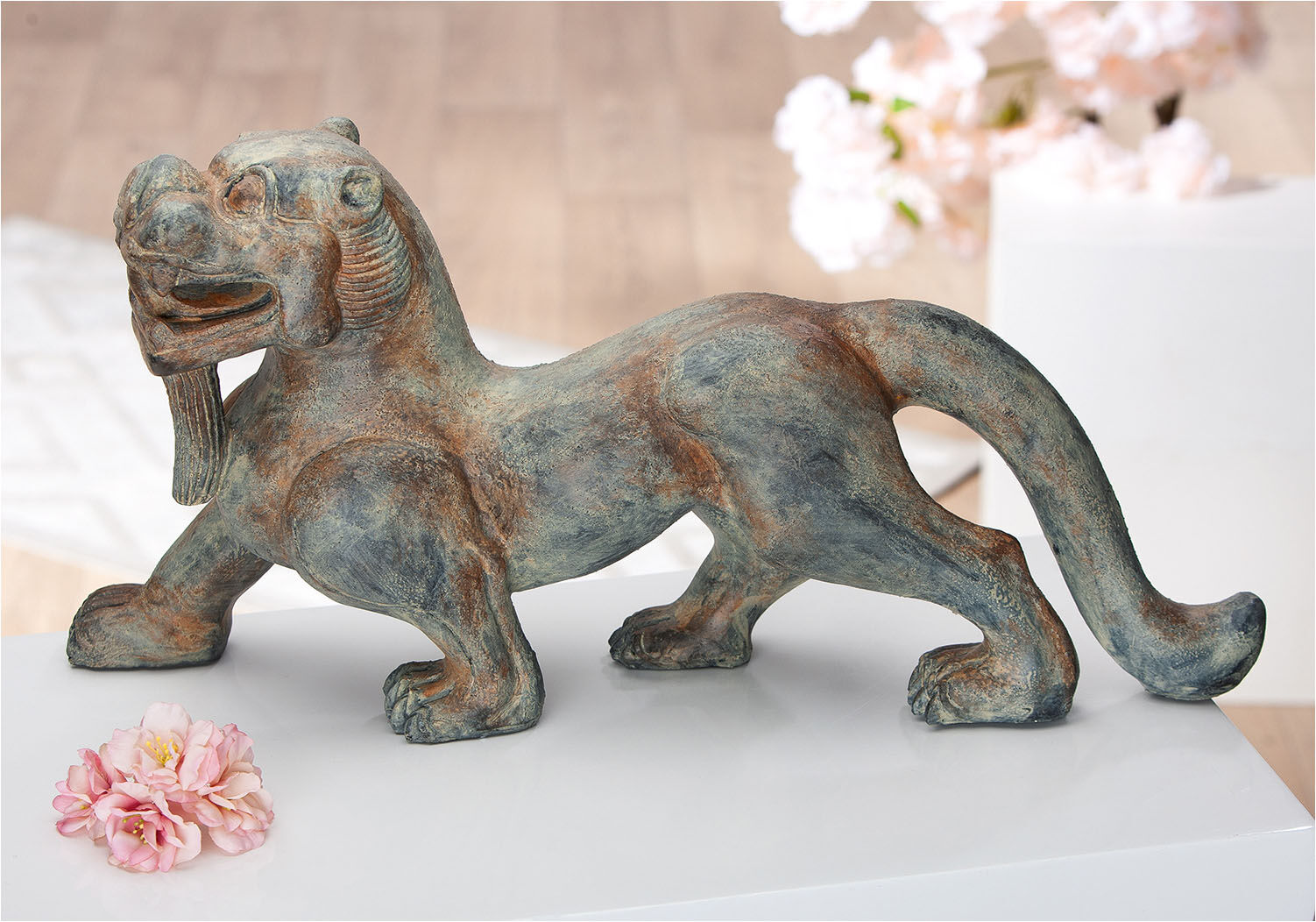 Skulptur GILDE "Figur Löwe Asia", grau, B:57cm H:27,5cm T:14cm, Kunstharz, Dekofiguren, Skulptur grau B/H/T: 57cm x 27,5cm x 14cm